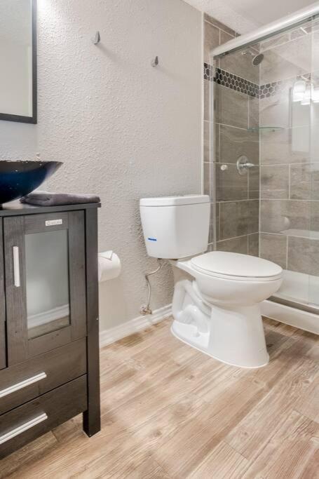 Stylish 1br Steps Away From At&t Stadium Apartment *