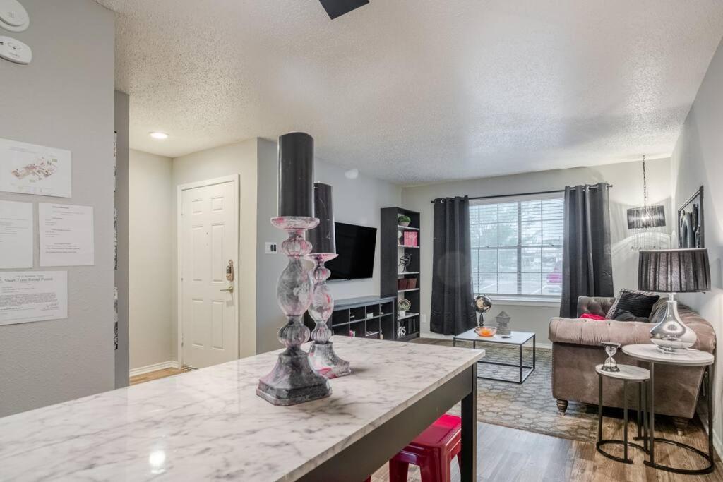 Apartment Stylish 1br Steps Away From At&t Stadium