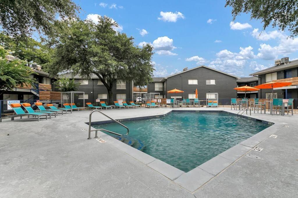 Apartment Chic 3br Apt Near At&t Stadium With Pool + Parking *
