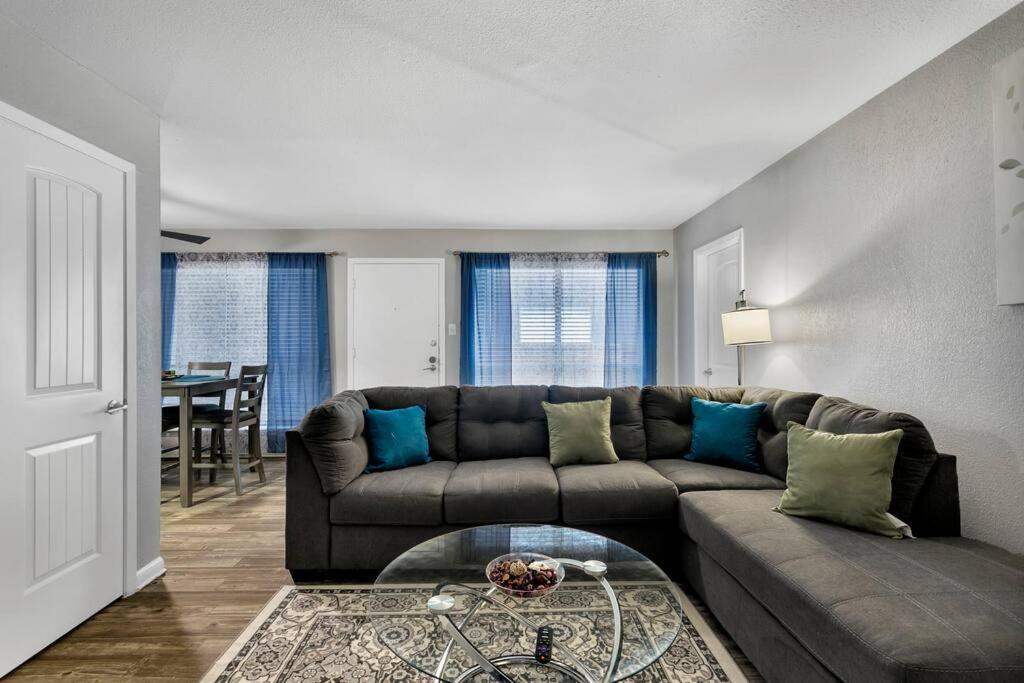 Chic 3br Apt Near At&t Stadium With Pool + Parking