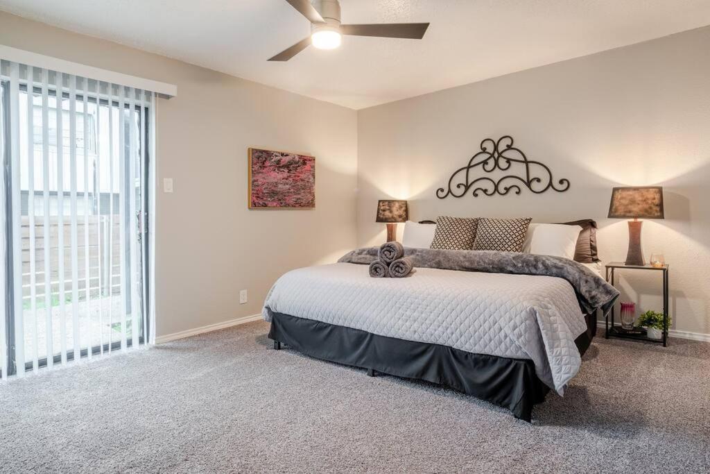 Stylish 1br Steps Away From At&t Stadium Apartment *