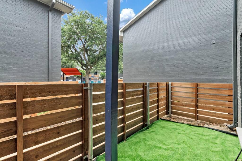 Apartment Chic 3br Apt Near At&t Stadium With Pool + Parking *