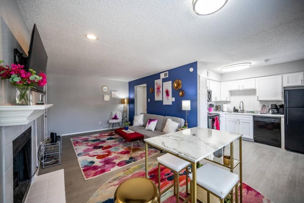 Apartment Entire Place Wi-fi Washer Dryer 4ktv Pets Allowed #615 *