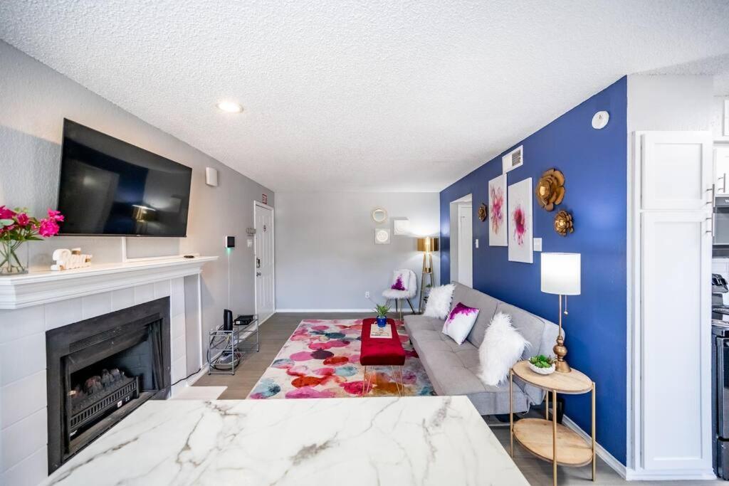 Apartment Entire Place Wi-fi Washer Dryer 4ktv Pets Allowed #615 *
