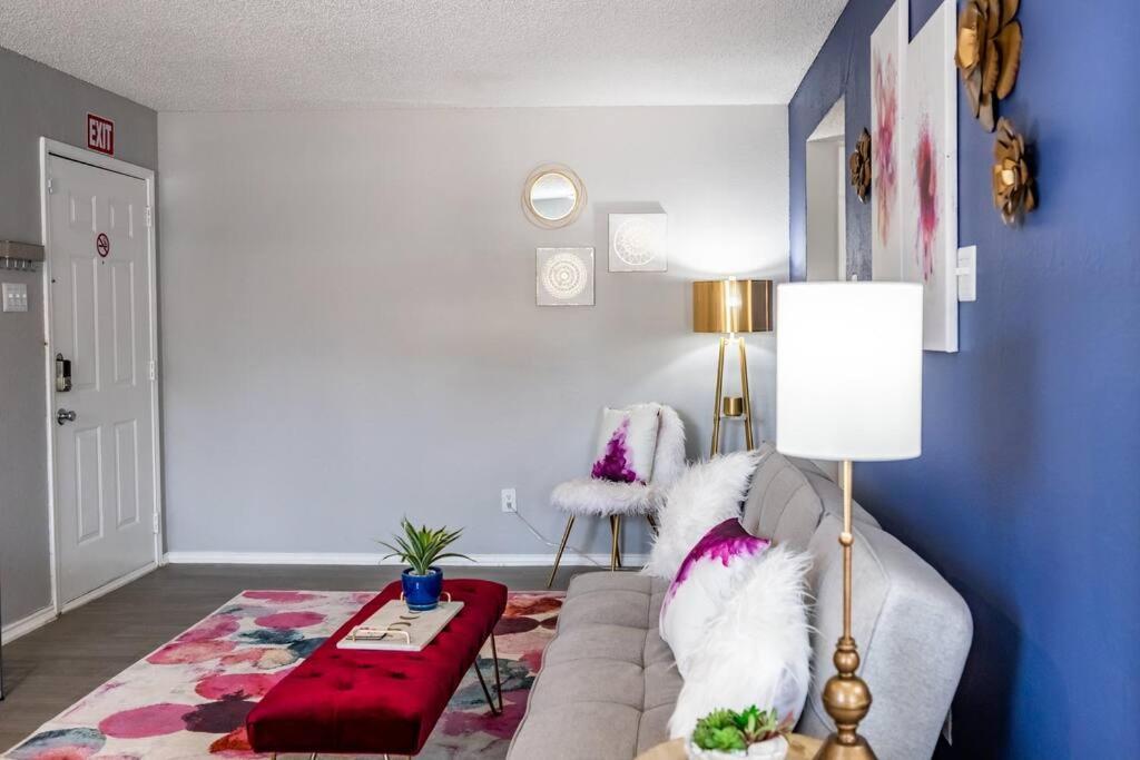 Entire Place Wi-fi Washer Dryer 4ktv Pets Allowed #615 Apartment *