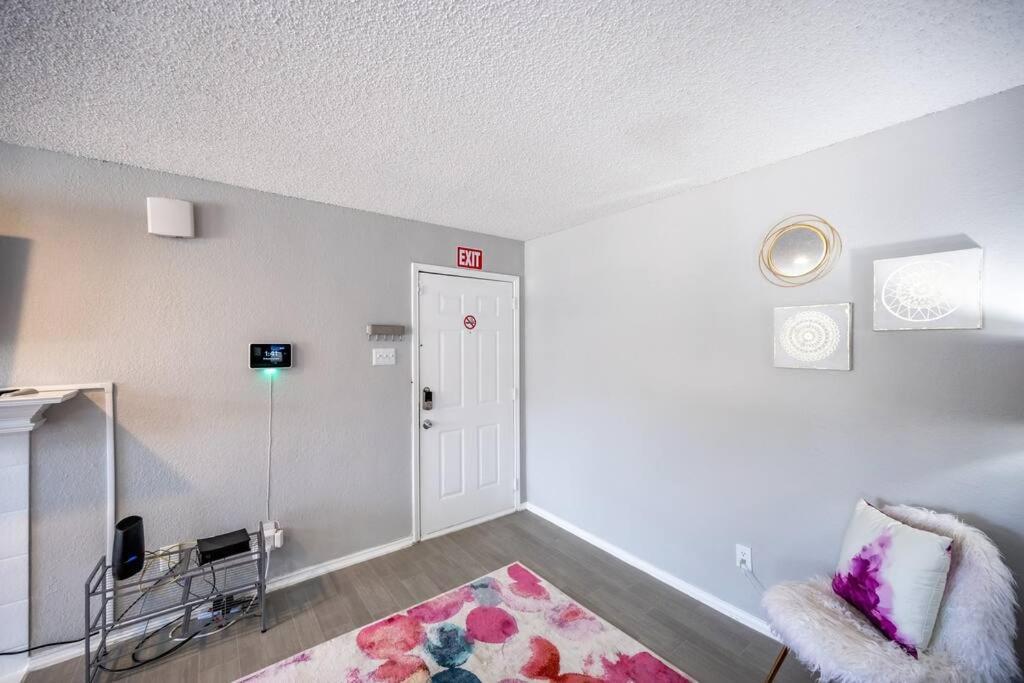 Apartment Entire Place Wi-fi Washer Dryer 4ktv Pets Allowed #615 Arlington