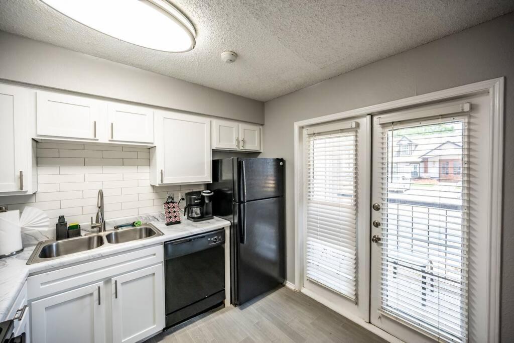 Entire Place Wi-fi Washer Dryer 4ktv Pets Allowed #615 Apartment Arlington