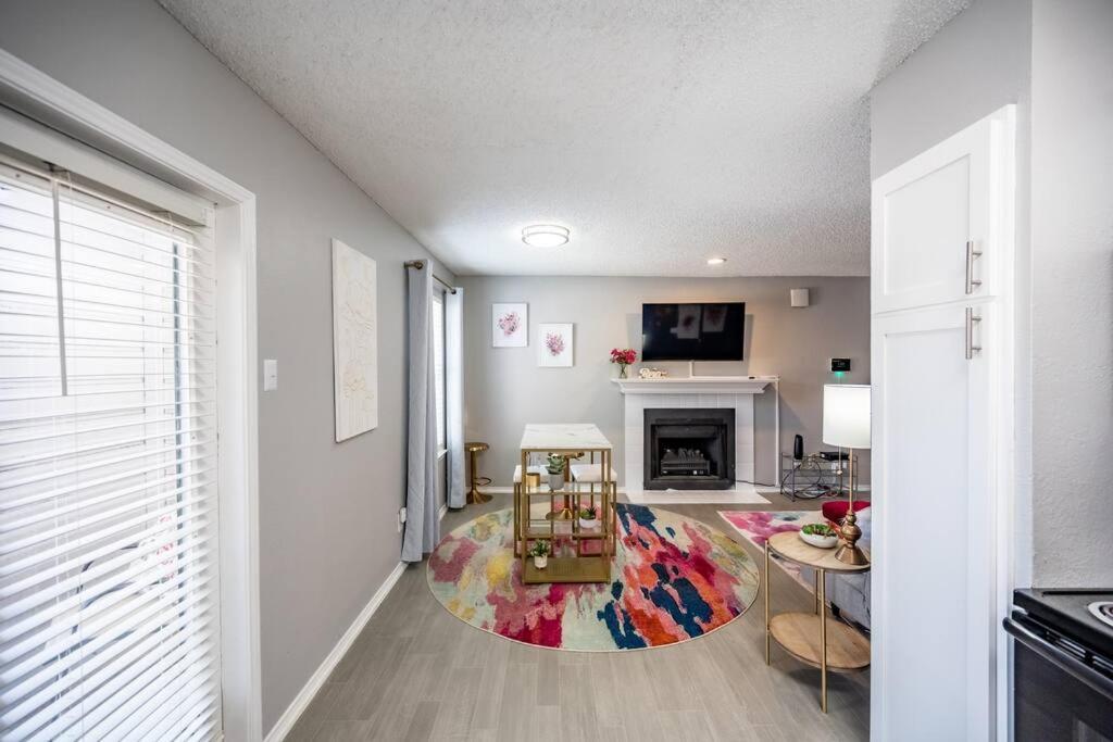 Entire Place Wi-fi Washer Dryer 4ktv Pets Allowed #615 Apartment *