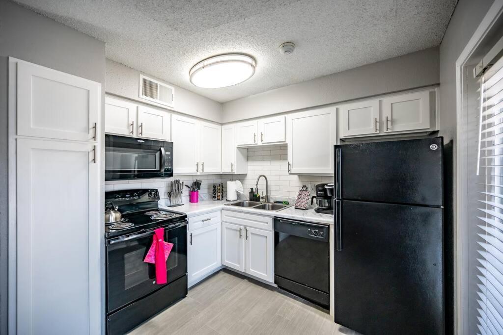 Entire Place Wi-fi Washer Dryer 4ktv Pets Allowed #615 * Arlington