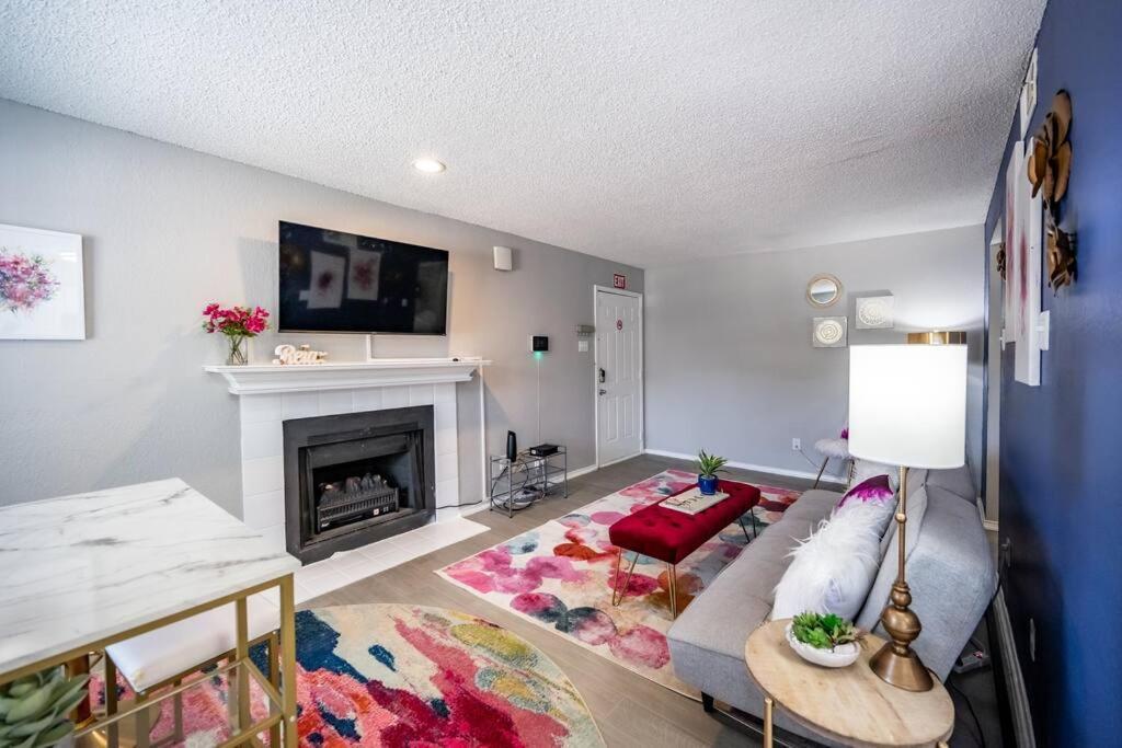 Apartment Entire Place Wi-fi Washer Dryer 4ktv Pets Allowed #615 *