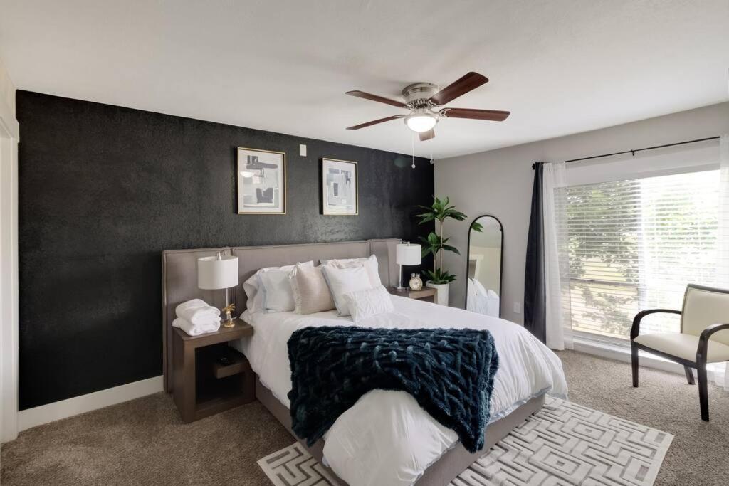 Modern Cozy Retreat! Your Home away from home Arlington