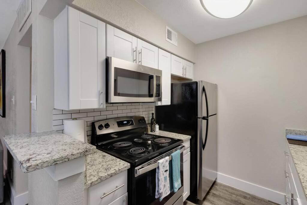 Modern Cozy Retreat! Your Home away from home Apartment *