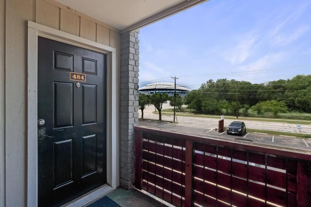 Apartment Modern Cozy Retreat! Your Home away from home Arlington