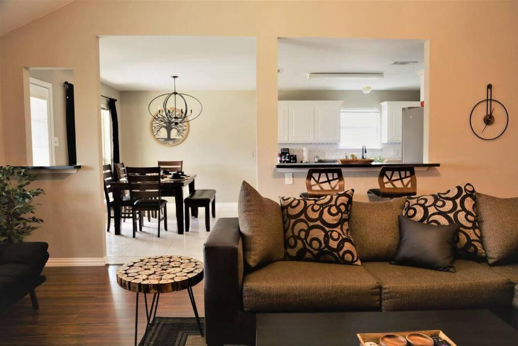 Family Close To At&t Stadium W Game And Large Patio
