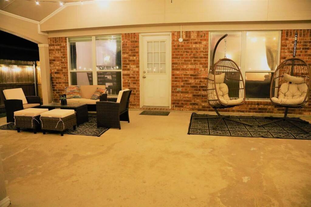 Holiday home Family Close To At&t Stadium W Game And Large Patio