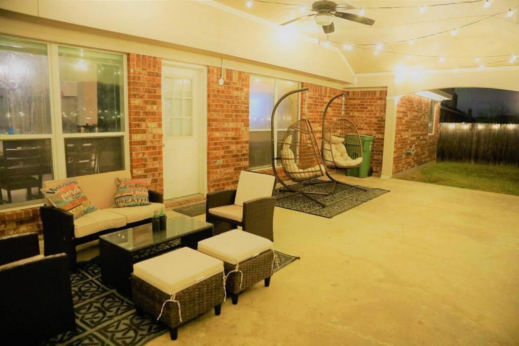 Holiday home Family Close To At&t Stadium W Game And Large Patio