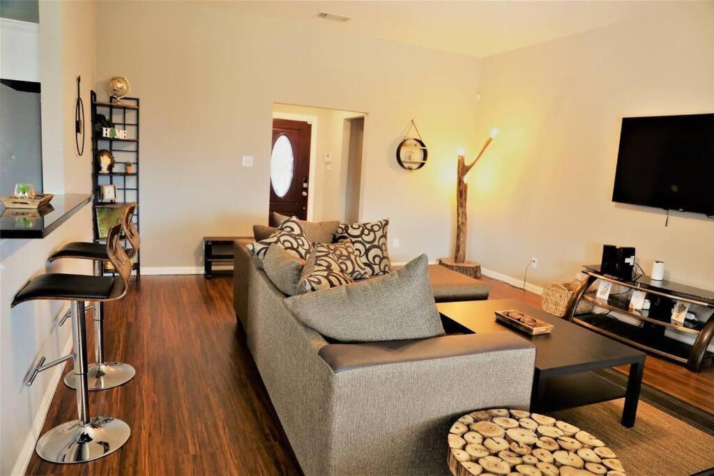 Holiday home Family Close To At&t Stadium W Game And Large Patio Arlington