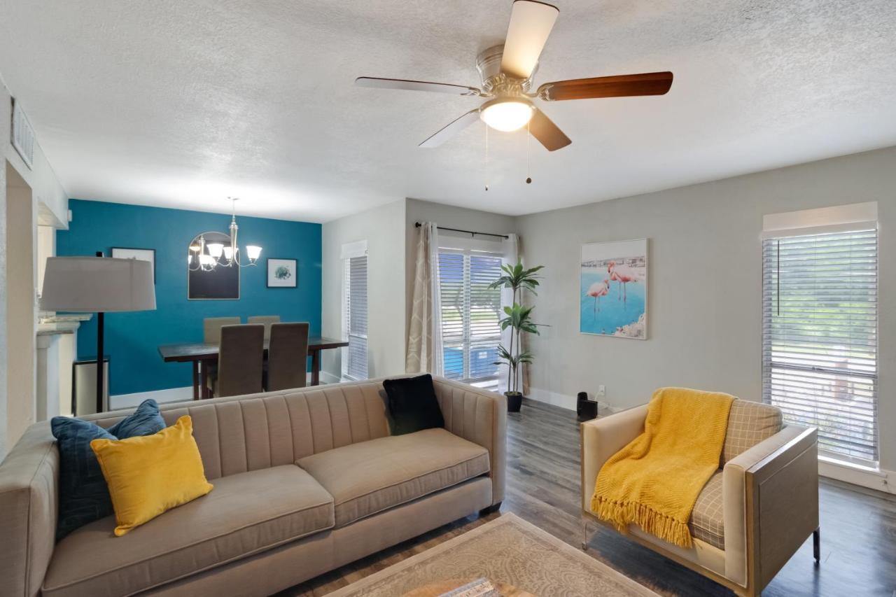 Apartment Modern Cozy Retreat! Your Home away from home