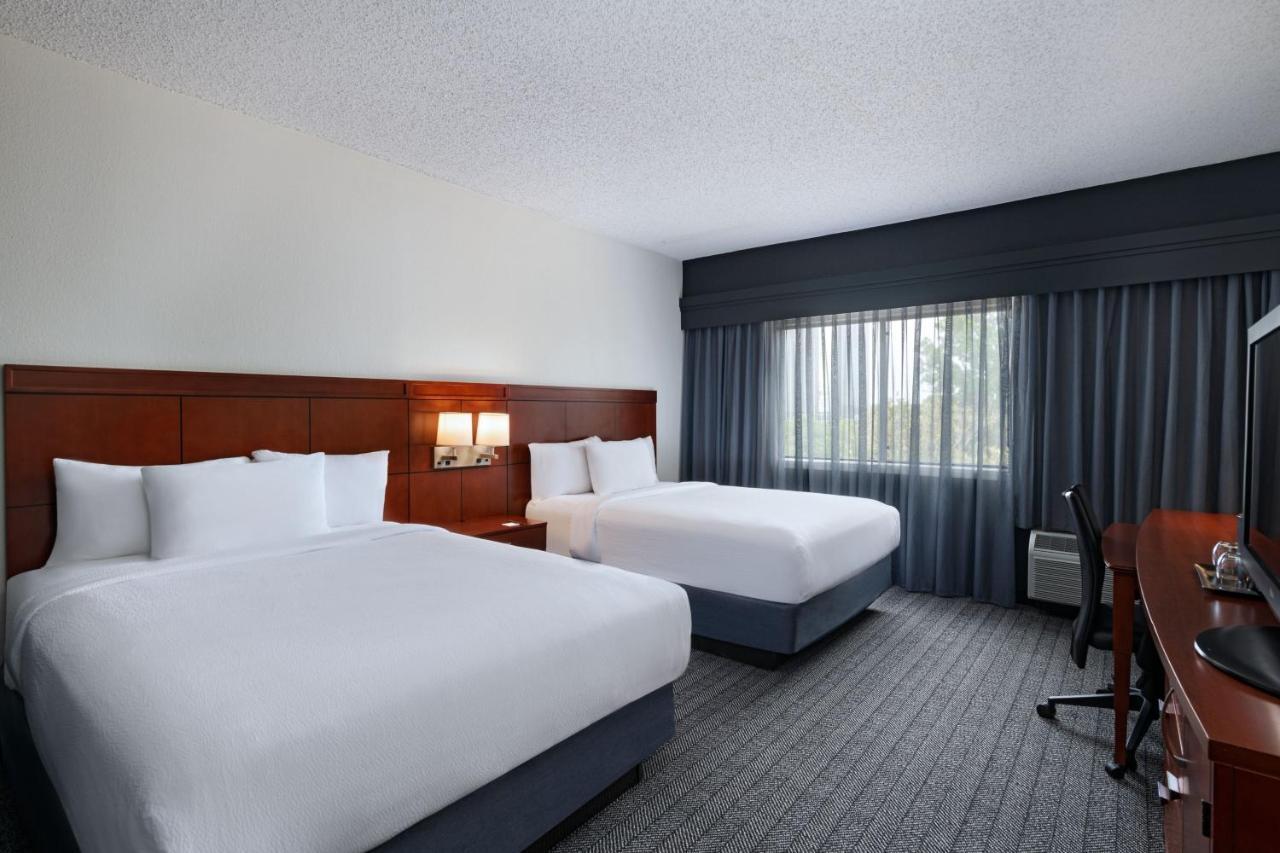 Hotel Courtyard By Marriott Dallas Entertainment District