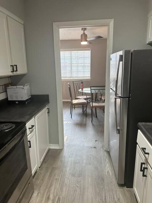 Walk To At&t Stadium! Free Parking On Premises Apartment