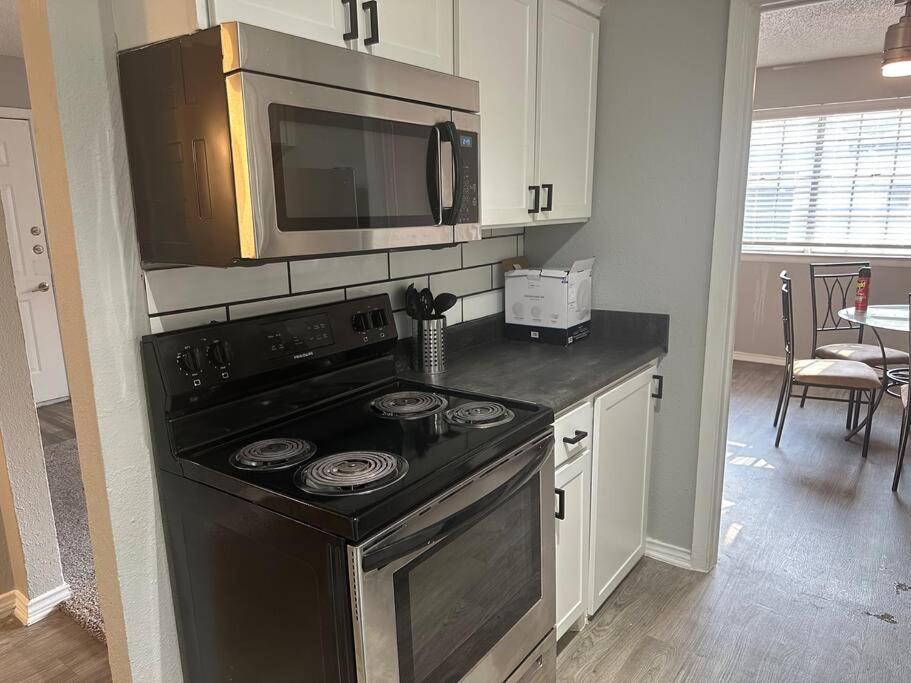 Walk To At&t Stadium! Free Parking On Premises Apartment Arlington