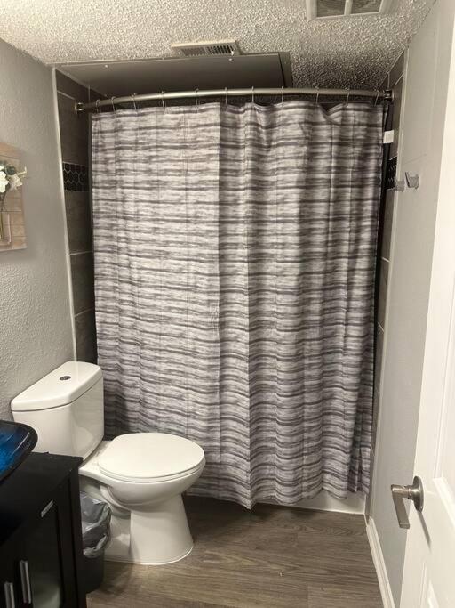 Apartment Walk To At&t Stadium! Free Parking On Premises *