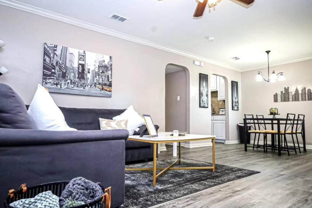Comfy Two-bedroom In Apartment