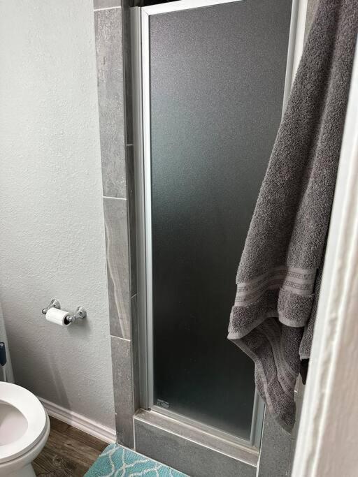 Apartment Walk To At&t Stadium! Free Parking On Premises *