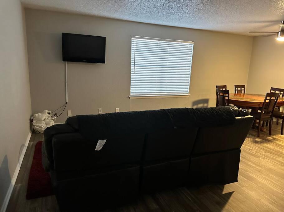 Apartment Walk To At&t Stadium! Free Parking On Premises