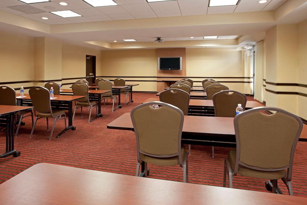 Hyatt Place-dallas/arlington Hotel 3*