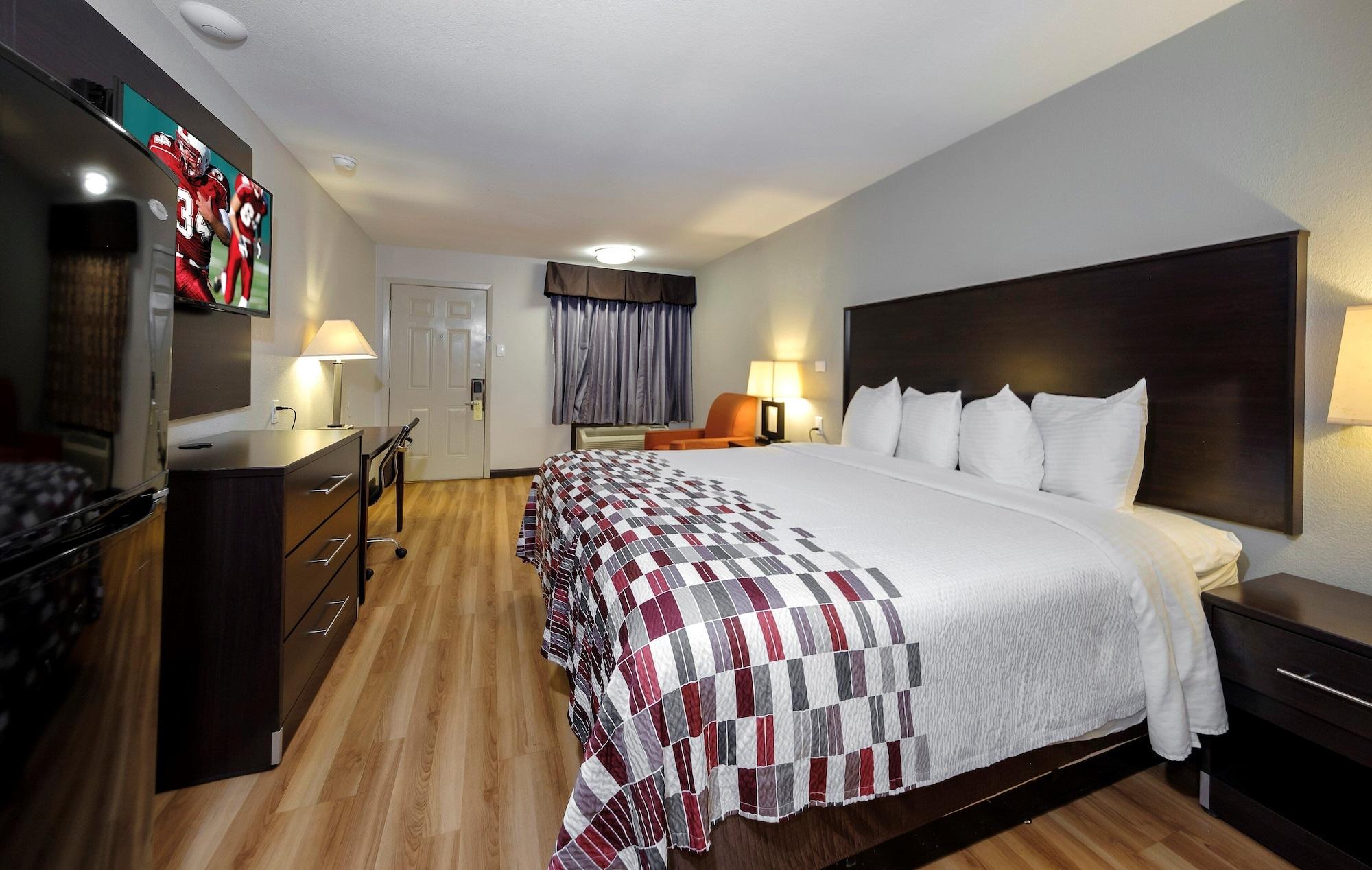Red Roof - Entertainment District Motel 2*