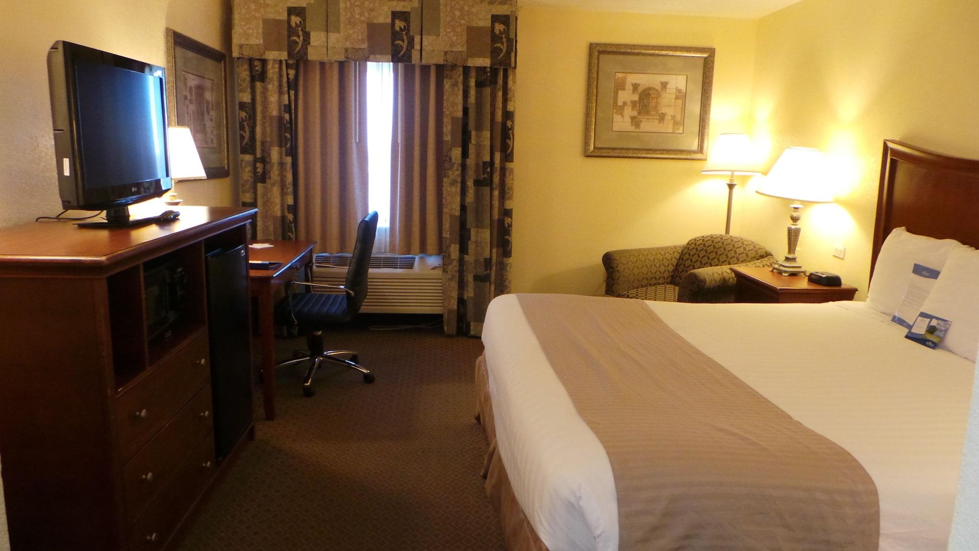 Baymont By Wyndham At Six Flags Dr Hotel 2*