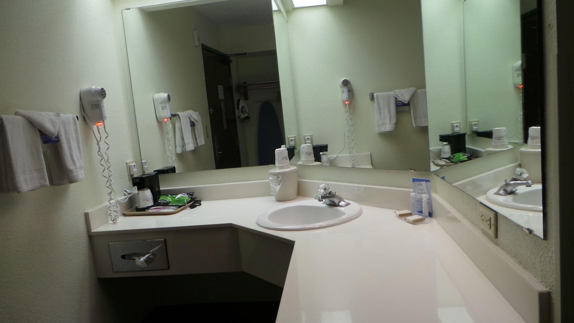 Baymont By Wyndham At Six Flags Dr Hotel 2*