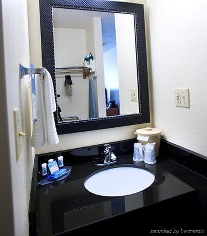 Fairfield Near Six Flags 3* Arlington
