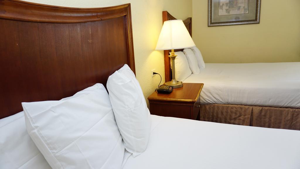 Baymont By Wyndham At Six Flags Dr 2* Arlington