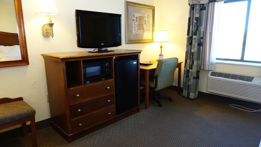 Baymont By Wyndham At Six Flags Dr Hotel Arlington