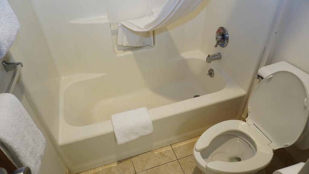 Baymont By Wyndham At Six Flags Dr Arlington