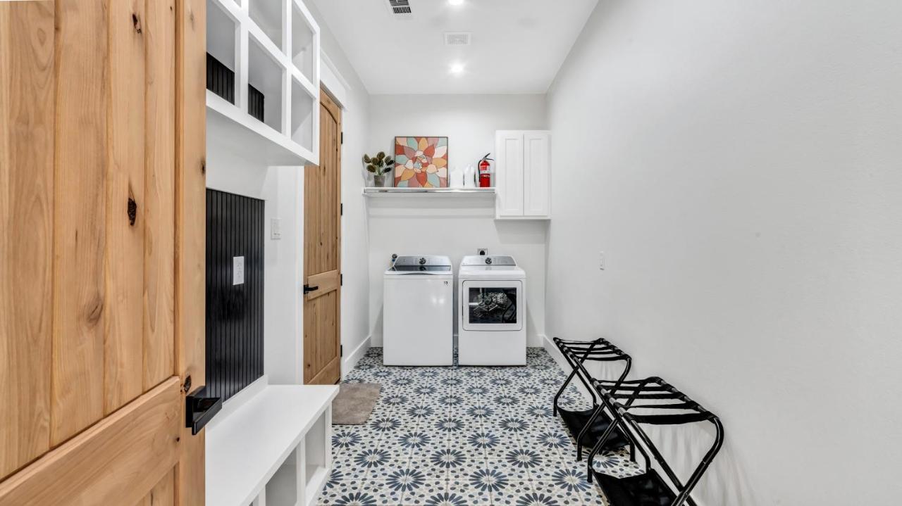 Luxury Gameroom/basketball Hoop Arlington