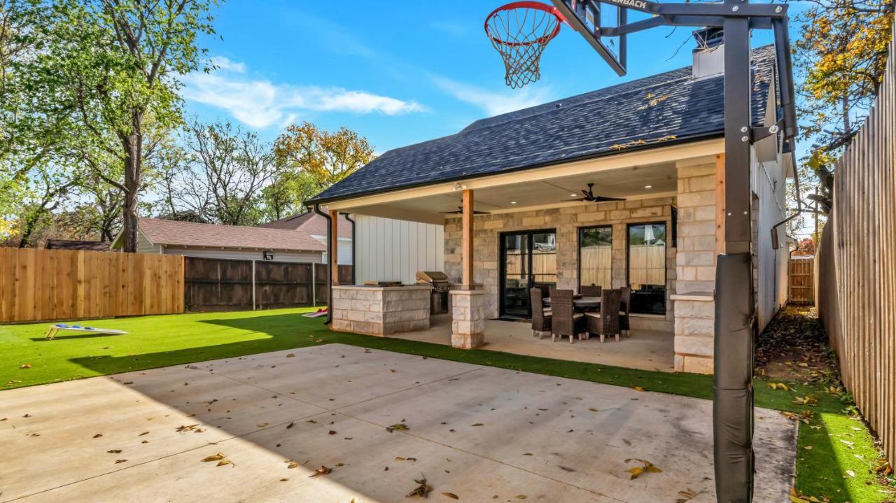 Luxury Gameroom/basketball Hoop Holiday home Arlington