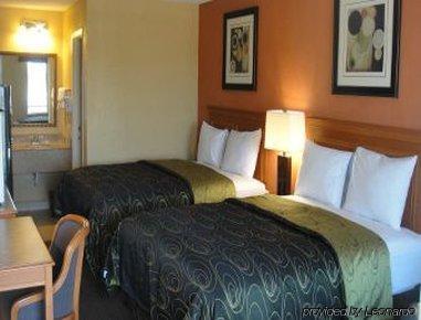 Red Roof - Entertainment District Motel 2*