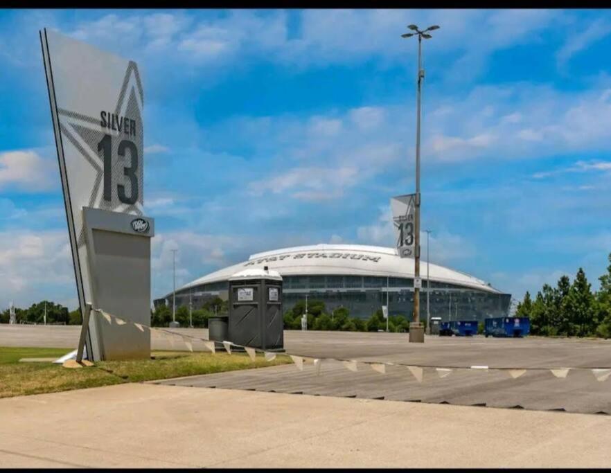 Steps Away From At&t Stadium! Luxurious King Bed!