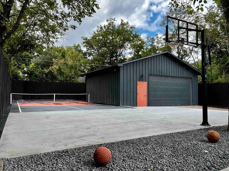 Pickleball Court - Walk To At&t Stadium, Globe Life, Six Flags, Texas Live! & * Arlington