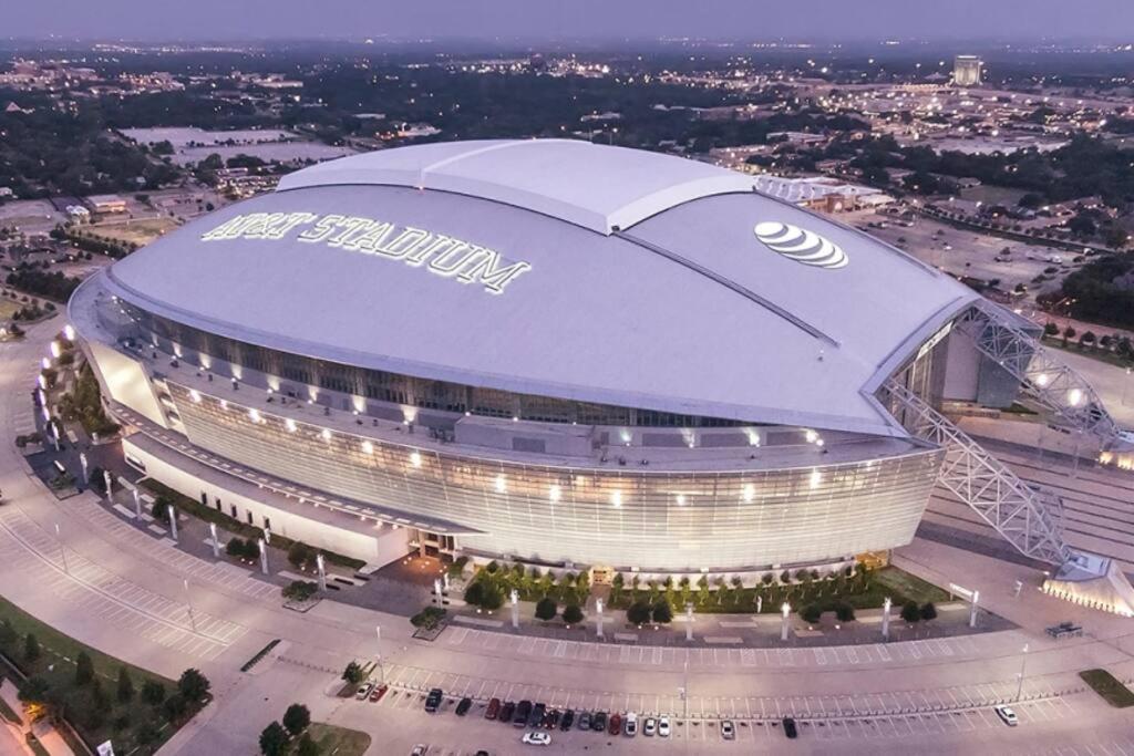 Pickleball Court - Walk To At&t Stadium, Globe Life, Six Flags, Texas Live! & Holiday home *