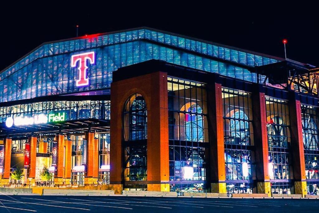 Pickleball Court - Walk To At&t Stadium, Globe Life, Six Flags, Texas Live! & * Arlington