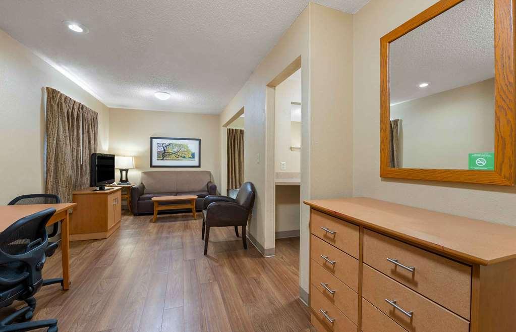 Extended America - - Six Flags Hotel Arlington
