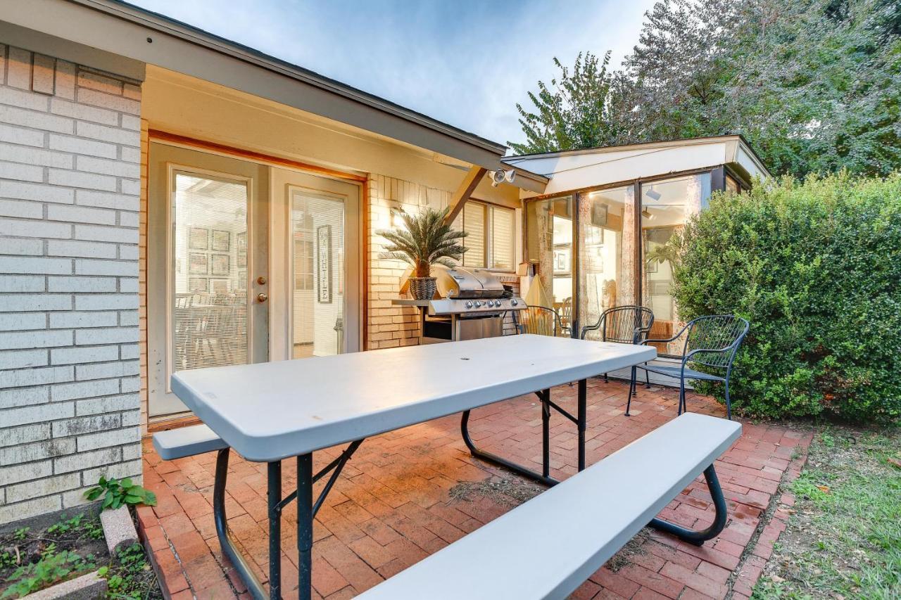 With Patio, Walk To Atandt Stadium!