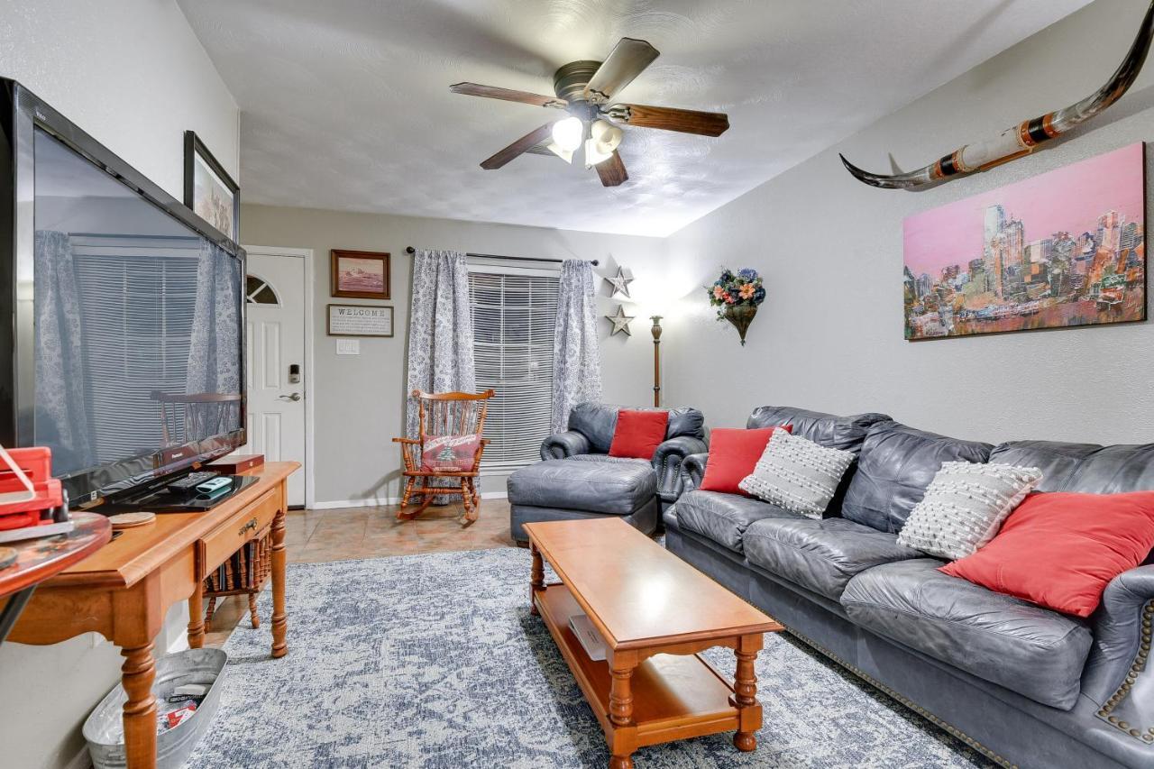 With Patio, Walk To Atandt Stadium!