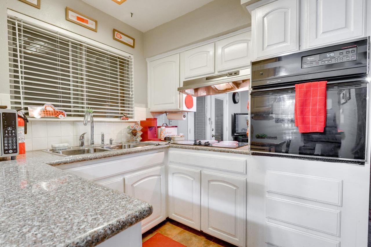 With Patio, Walk To Atandt Stadium! * Arlington