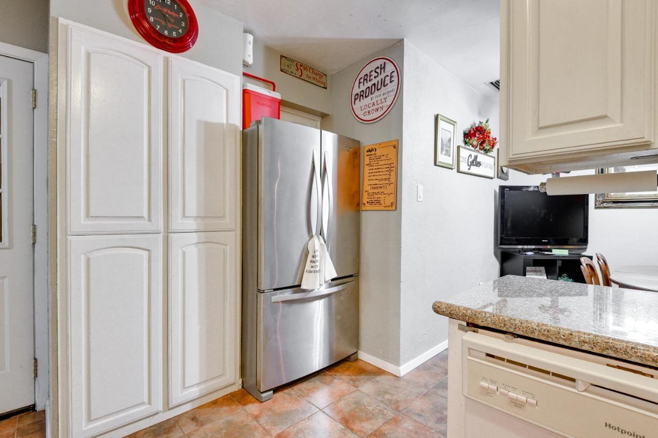 Holiday home With Patio, Walk To Atandt Stadium!