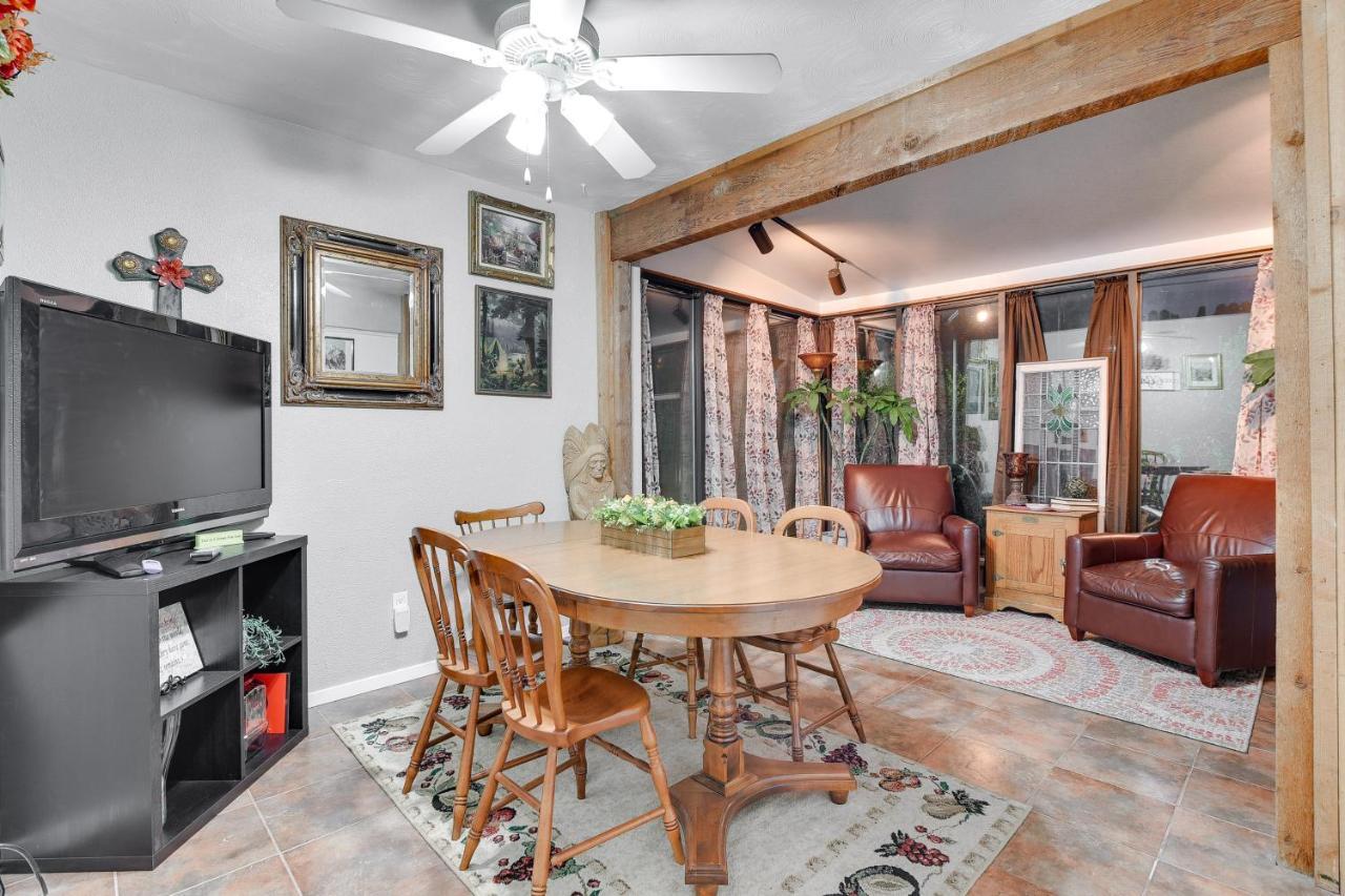 With Patio, Walk To Atandt Stadium! Holiday home Arlington